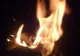 A furat bani de la un consătean și apoi i-a dat foc la locuință