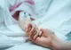 Fetiță de 11 luni, moartă din cauza unui medicament dat de mama sa care nu știe să citească