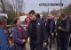 GEORGE SIMION, ÎN MIJLOCUL OAMENILOR. ROMÂNII ÎI CER SĂ LE FACĂ DREPTATE