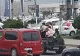 Inconștiență fără margini. Șofer din Alba, surprins în timp ce transporta șapte copii în bena unui autovehicul