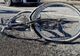 A traversat strada pe bicicletă fără să se asigure și a fost lovit de o mașină