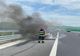 Autoturism în flăcări pe A10 